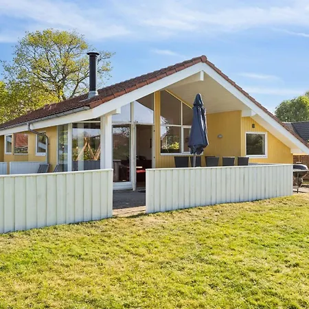 Dolores - 100m From The Sea By Interhome